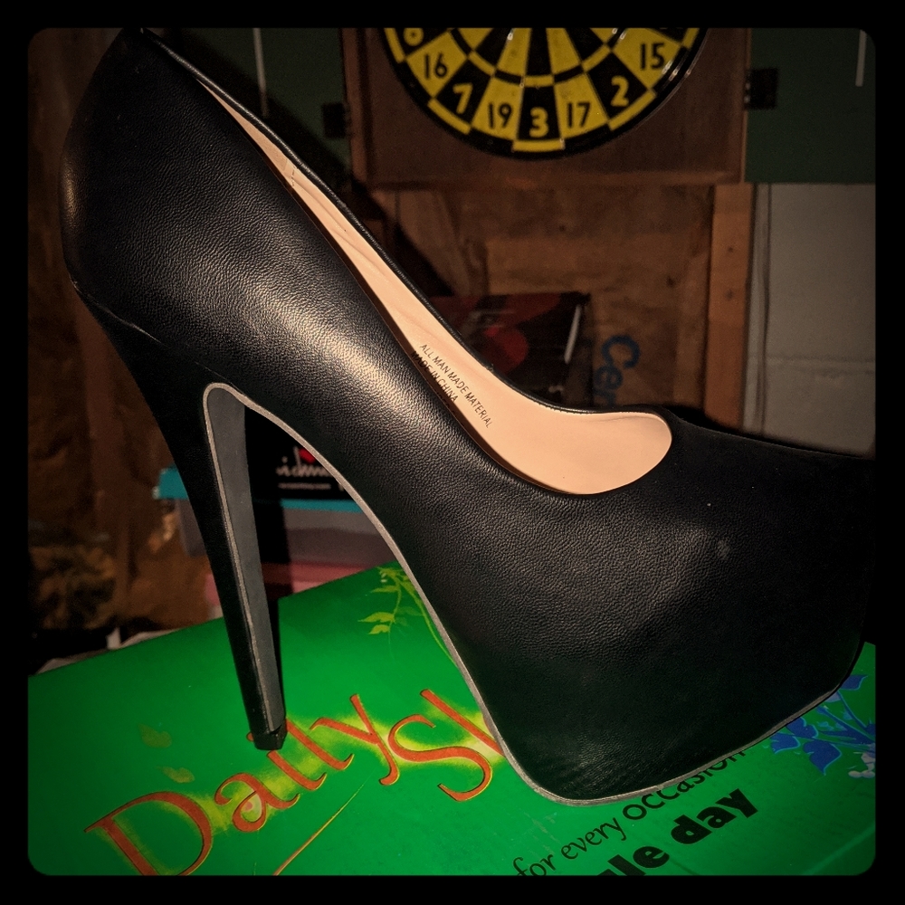 Elle_10a black pu sz 10